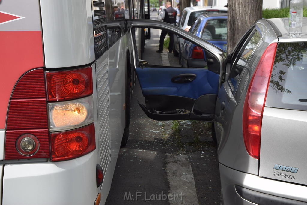 VU KVB Bus gegen PKW Tuer Koeln Kalk Buchforststr P05.JPG - Miklos Laubert